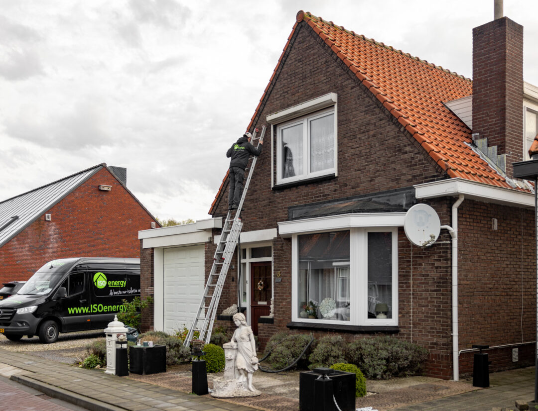 Isolatiebedrijf isoleert spouw